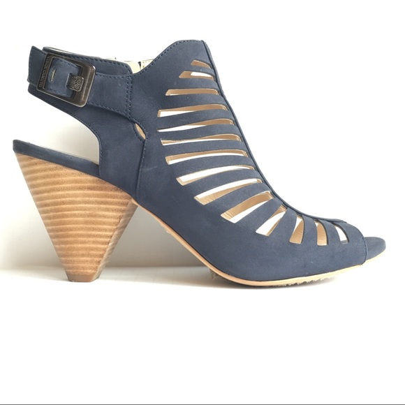 vince camuto navy sandals